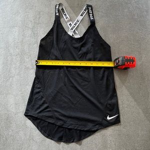 Backcrossing nike sport tank xs